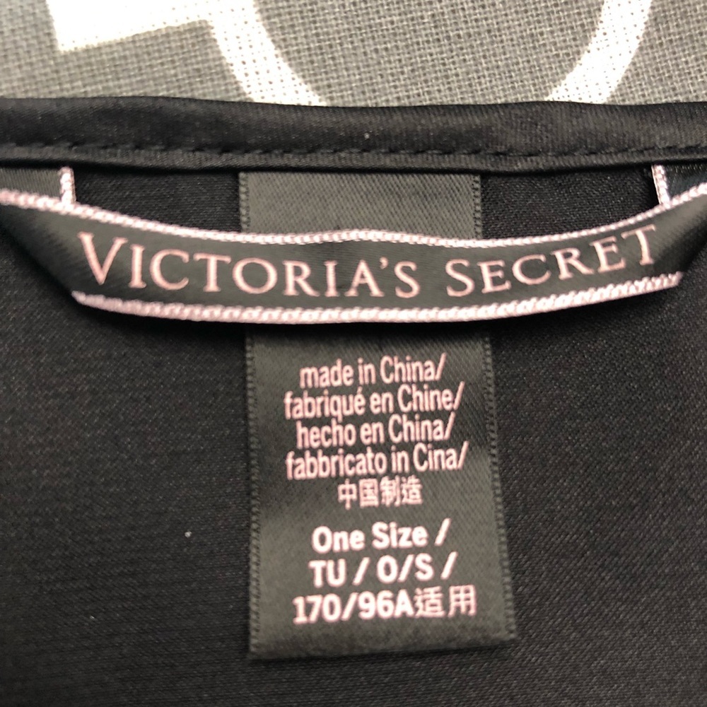 Victoria’s Secret One Size Black Satin Robe - Picture 7 of 8